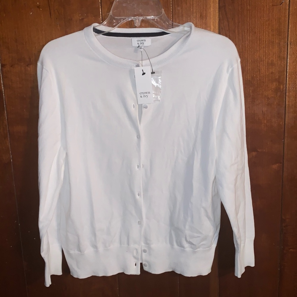 Crown & Ivy Sweater! NWT ✨✨